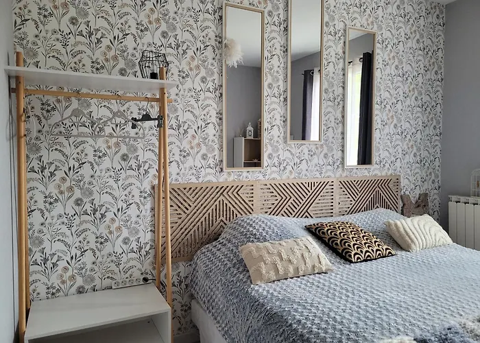 Relais De La Poste Ch Rose 3*